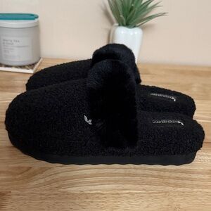 Kookaburra by UGG Cozy Black Slippers